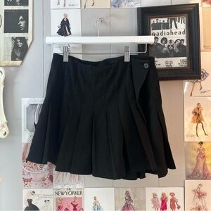 Brandy Melville Classic Black Pleated Skirt - Women's